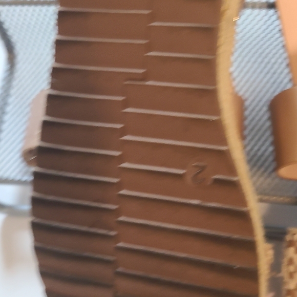 Limelight Elegant Tan Girls Sandals Adjustable Ankle Strap EUC Size 2 - Picture 6 of 9